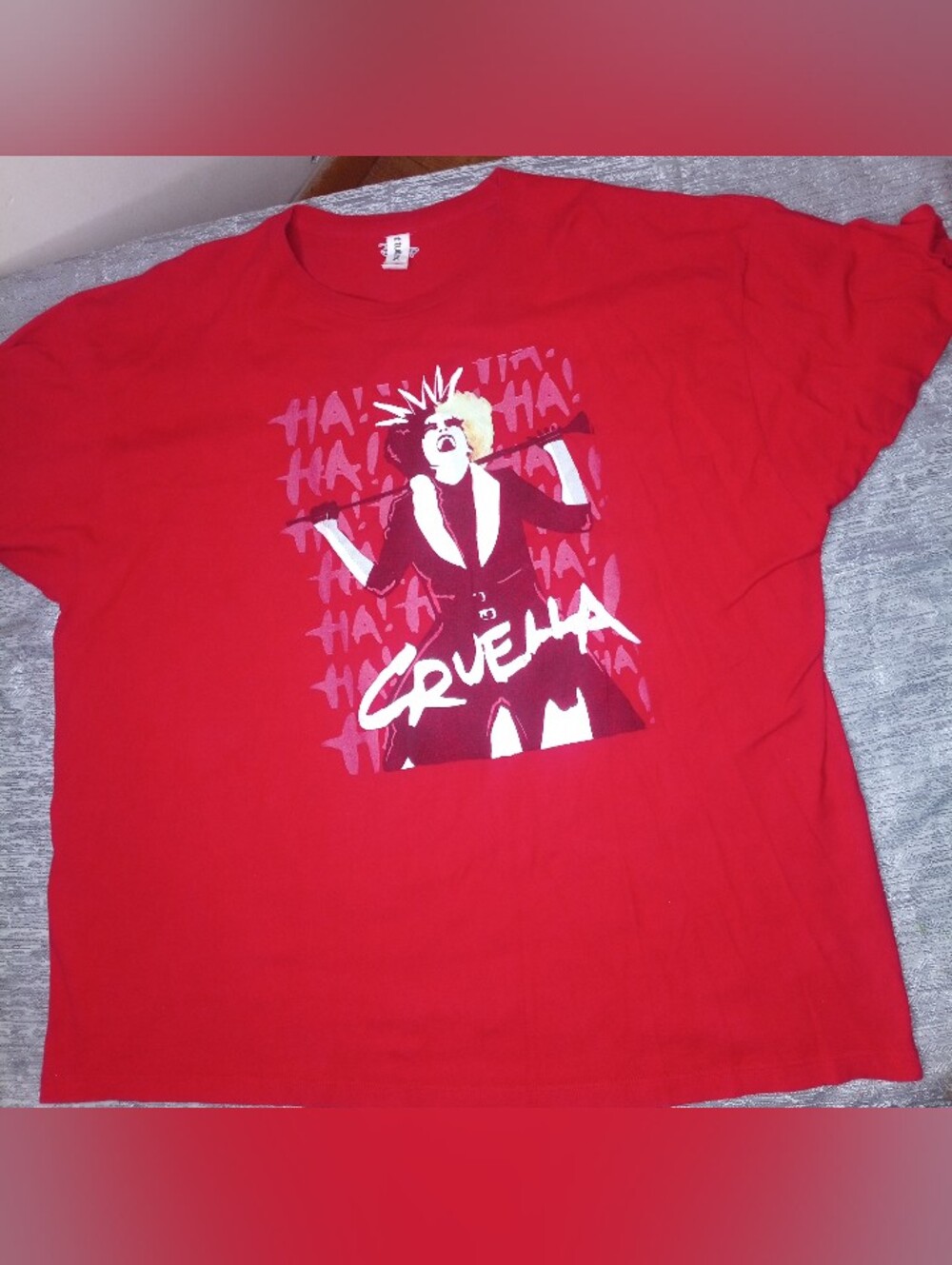 Disney cruella Red Graphic TShirt Sz 3x